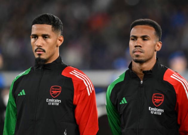 Arteta khen ngợi Saliba (trái) và Magalhaes (phải).